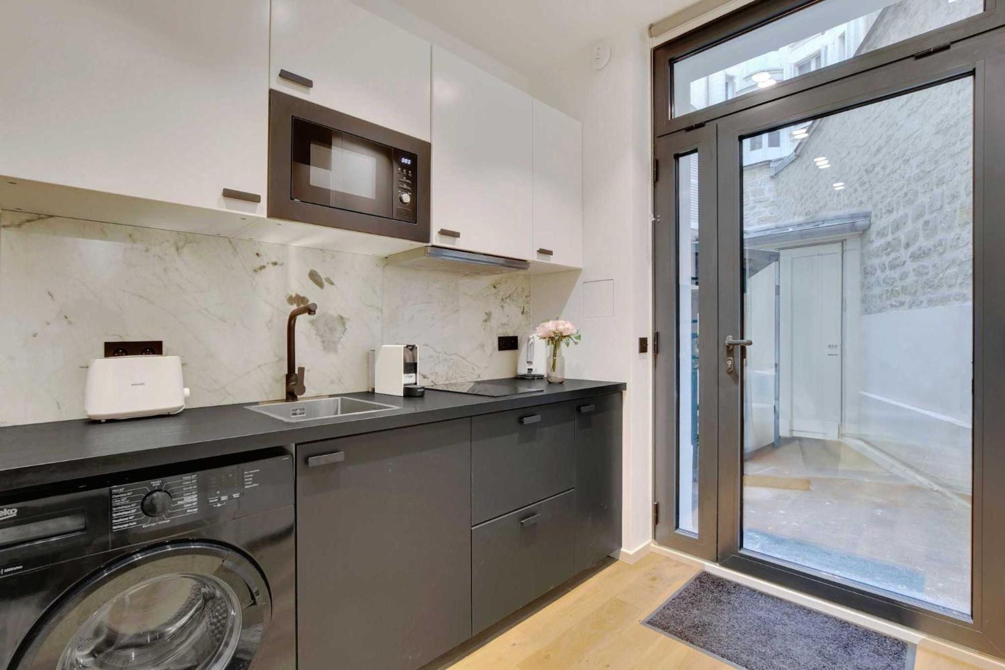 Stunning 2br Opera *