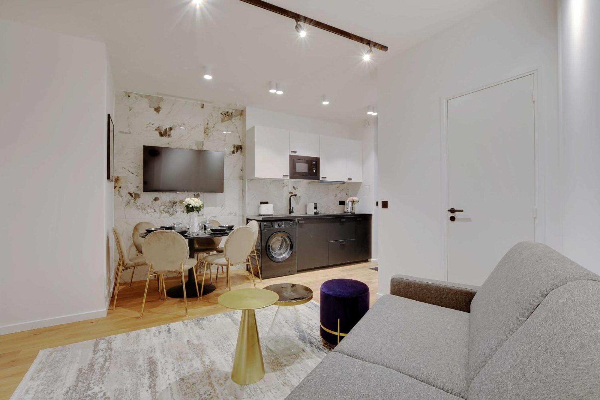 Stunning 2br Opera Appartement