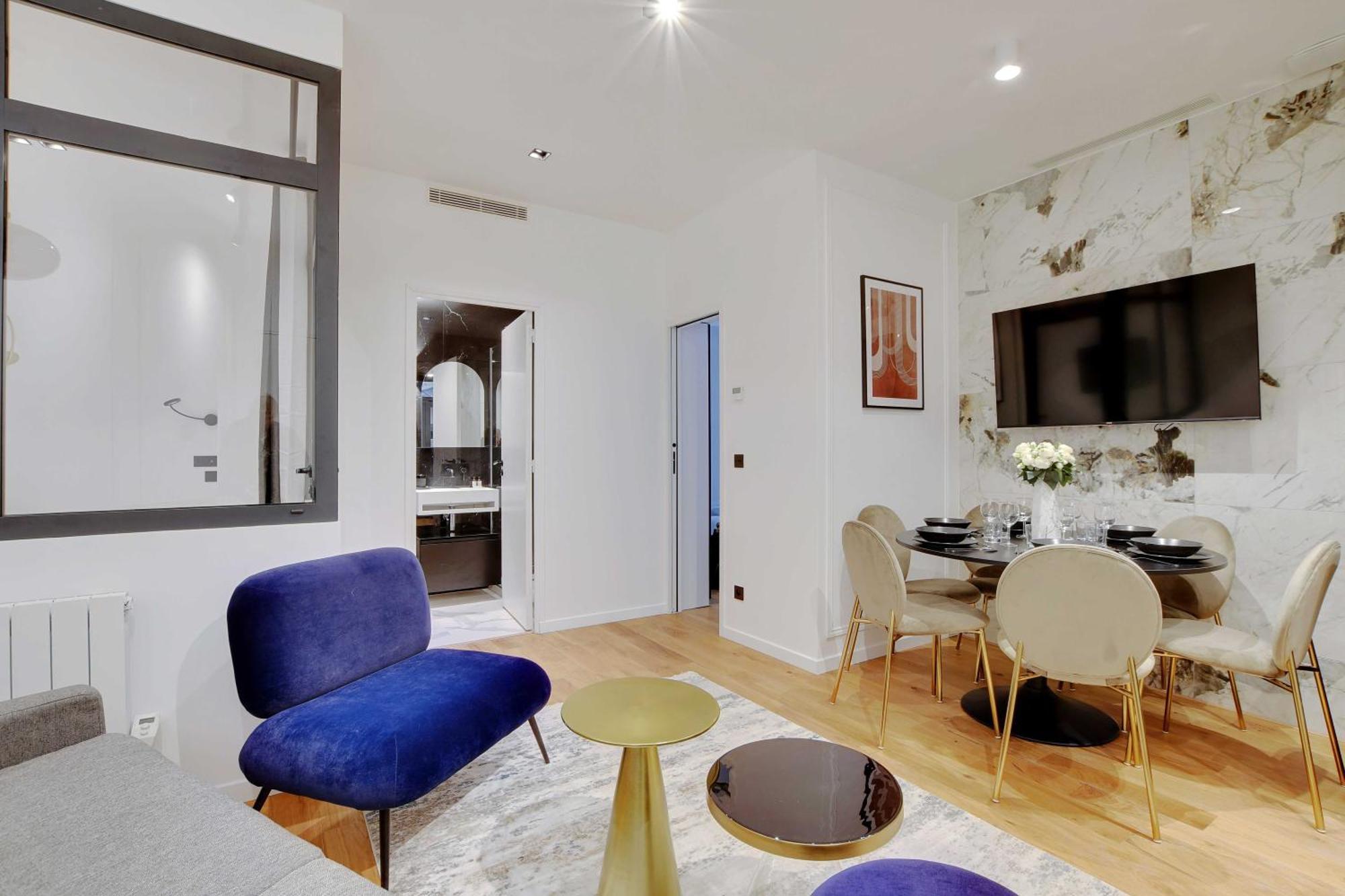 Stunning 2br Opera *