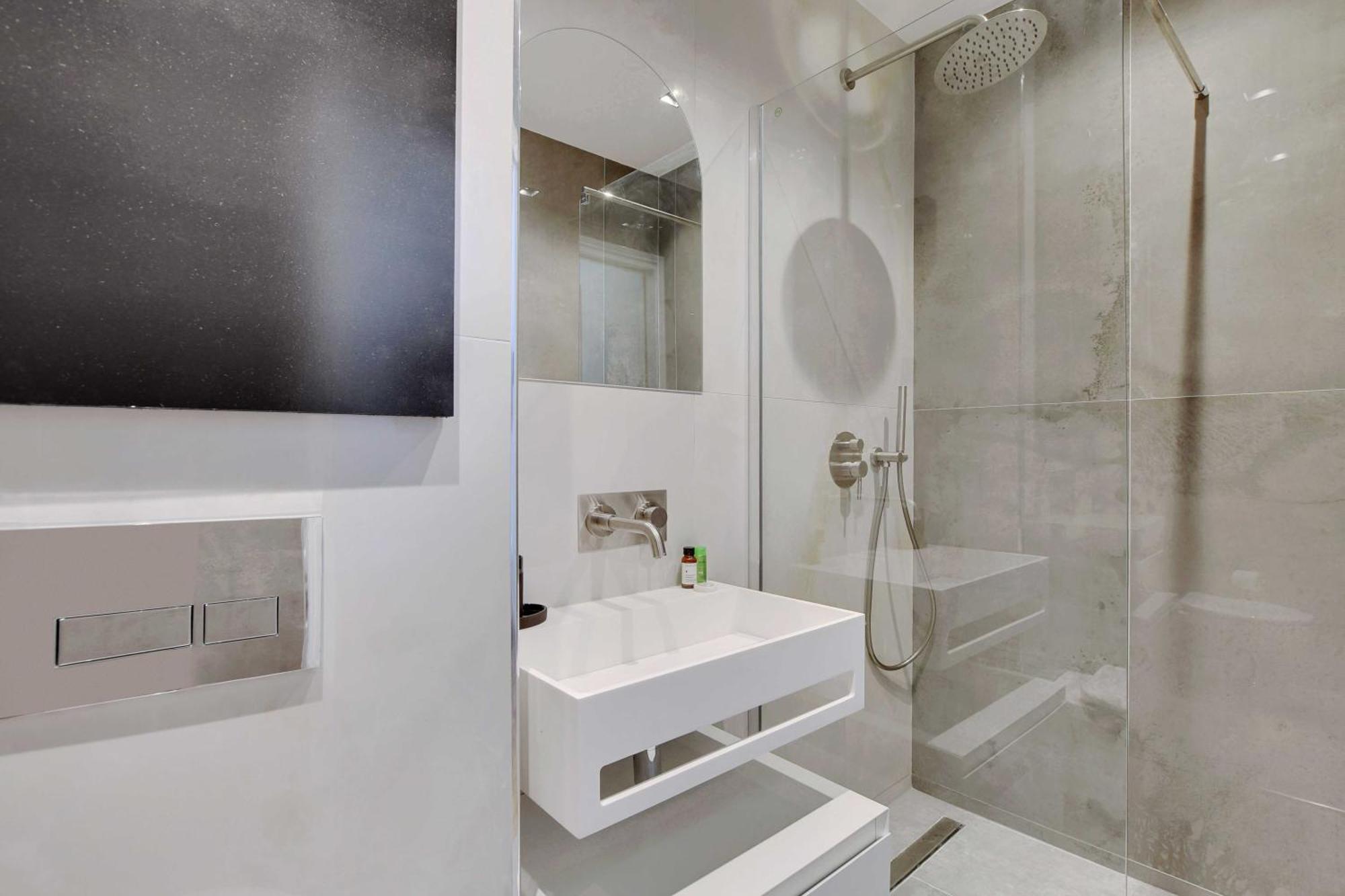 Stunning 2br Opera Appartement